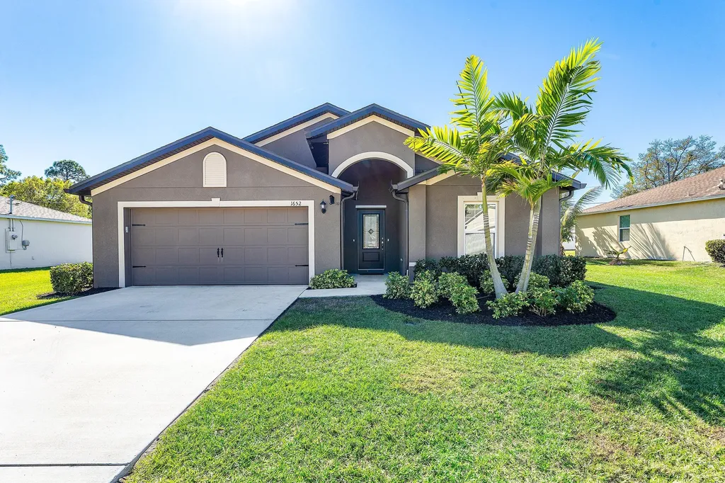 1652 Sw Penrose Avenue Port Saint Lucie FL 34953