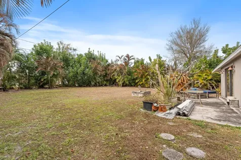 464 Se Asbury Lane Port Saint Lucie FL 34983