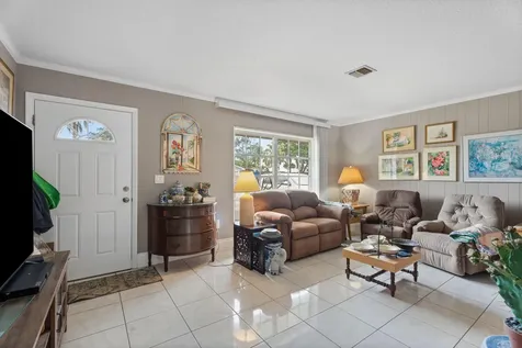 464 Se Asbury Lane Port Saint Lucie FL 34983