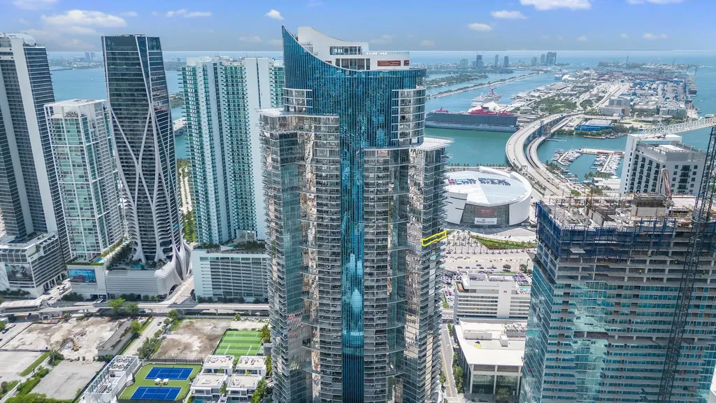 851 Ne 1st Avenue Miami FL 33132