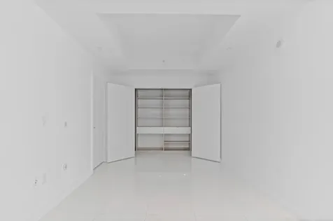 851 Ne 1st Avenue Miami FL 33132