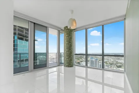 851 Ne 1st Avenue Miami FL 33132