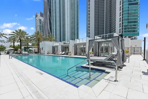 851 Ne 1st Avenue Miami FL 33132