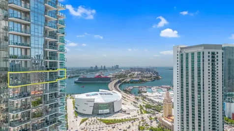 851 Ne 1st Avenue Miami FL 33132