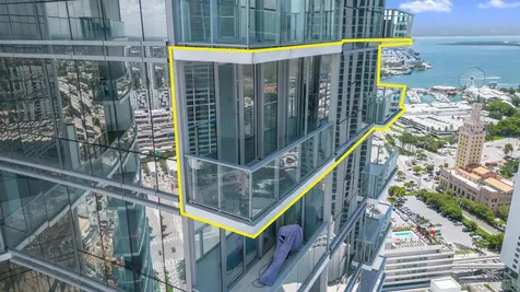 851 Ne 1st Avenue Miami FL 33132