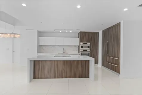 851 Ne 1st Avenue Miami FL 33132