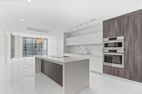 851 NE 1st Avenue Miami FL 33132