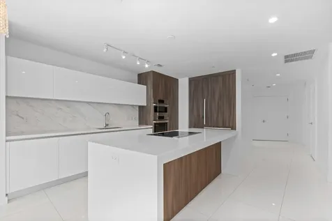 851 NE 1st Avenue Miami FL 33132