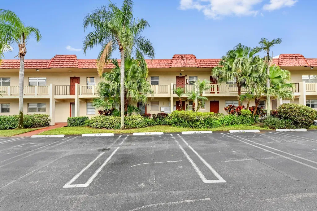 6 Abbey Lane Delray Beach FL 33446
