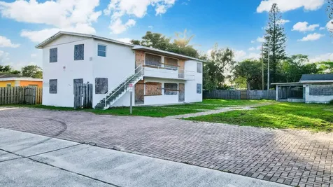124 SW 8th Avenue Delray Beach FL 33444