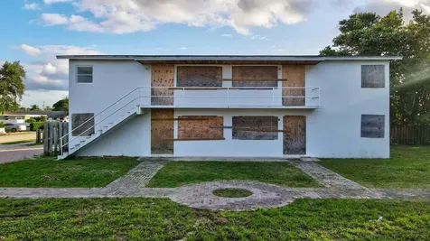 124 SW 8th Avenue Delray Beach FL 33444
