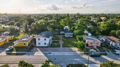 124 SW 8th Avenue Delray Beach FL 33444