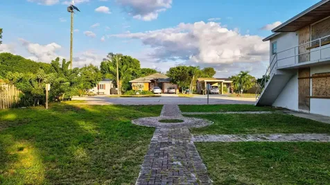 124 SW 8th Avenue Delray Beach FL 33444