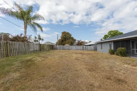 382 Ne Genesee Avenue Port Saint Lucie FL 34983