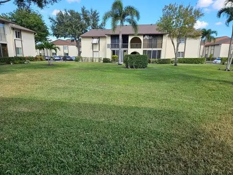 105 Lake Pine Circle Greenacres FL 33463