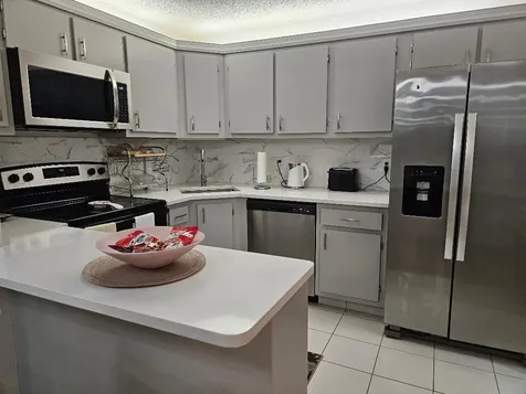 105 Lake Pine Circle Greenacres FL 33463