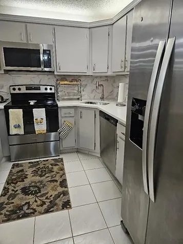 105 Lake Pine Circle Greenacres FL 33463