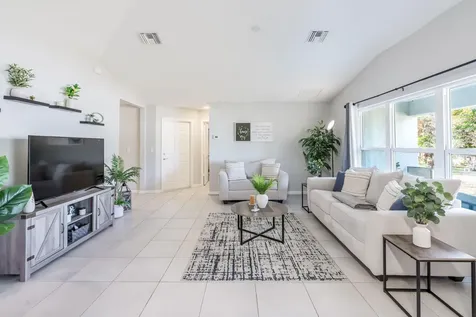 742 Nw Bayshore Boulevard Port Saint Lucie FL 34983