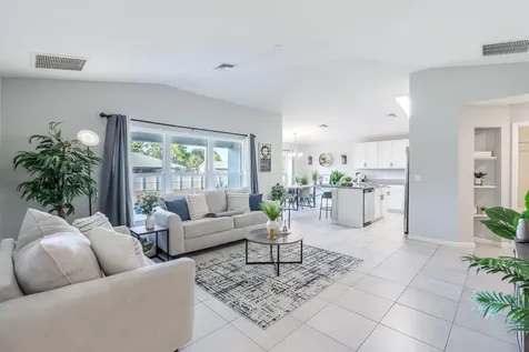 742 Nw Bayshore Boulevard Port Saint Lucie FL 34983