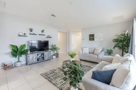 742 Nw Bayshore Boulevard Port Saint Lucie FL 34983