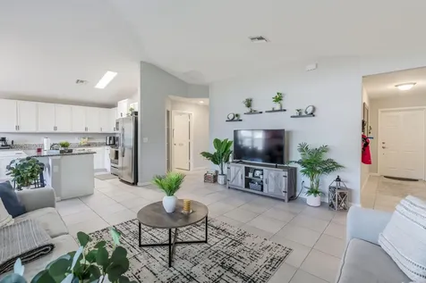 742 Nw Bayshore Boulevard Port Saint Lucie FL 34983