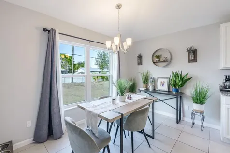 742 Nw Bayshore Boulevard Port Saint Lucie FL 34983