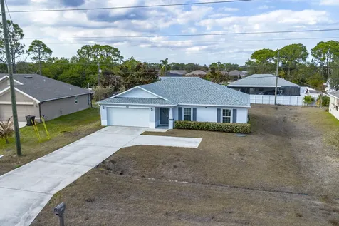 742 Nw Bayshore Boulevard Port Saint Lucie FL 34983