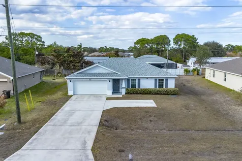 742 Nw Bayshore Boulevard Port Saint Lucie FL 34983