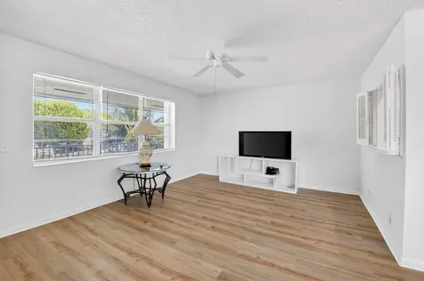 480 Horizons Boynton Beach FL 33435