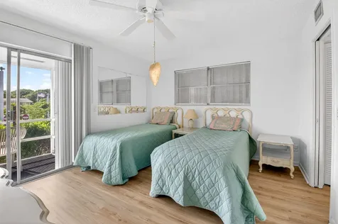 480 Horizons Boynton Beach FL 33435