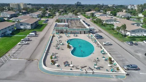 480 Horizons Boynton Beach FL 33435
