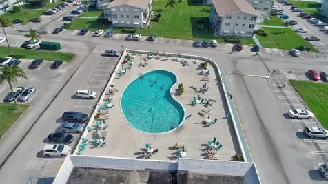 480 Horizons Boynton Beach FL 33435
