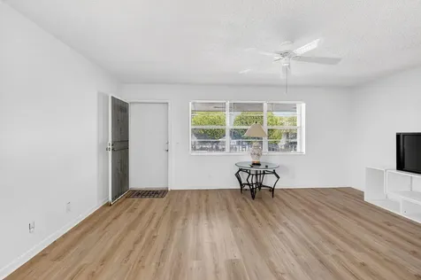 480 Horizons Boynton Beach FL 33435
