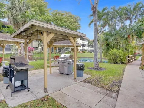 5111 W Oakland Park Boulevard Lauderdale Lakes FL 33313