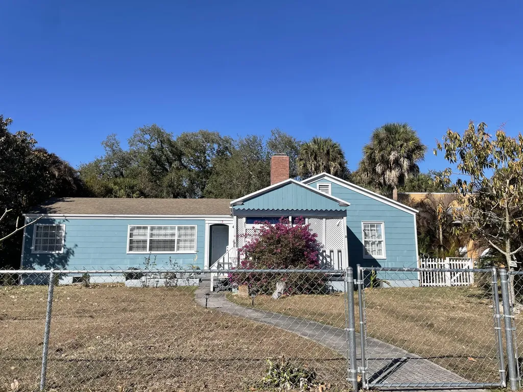 904 Boston Avenue Fort Pierce FL 34950