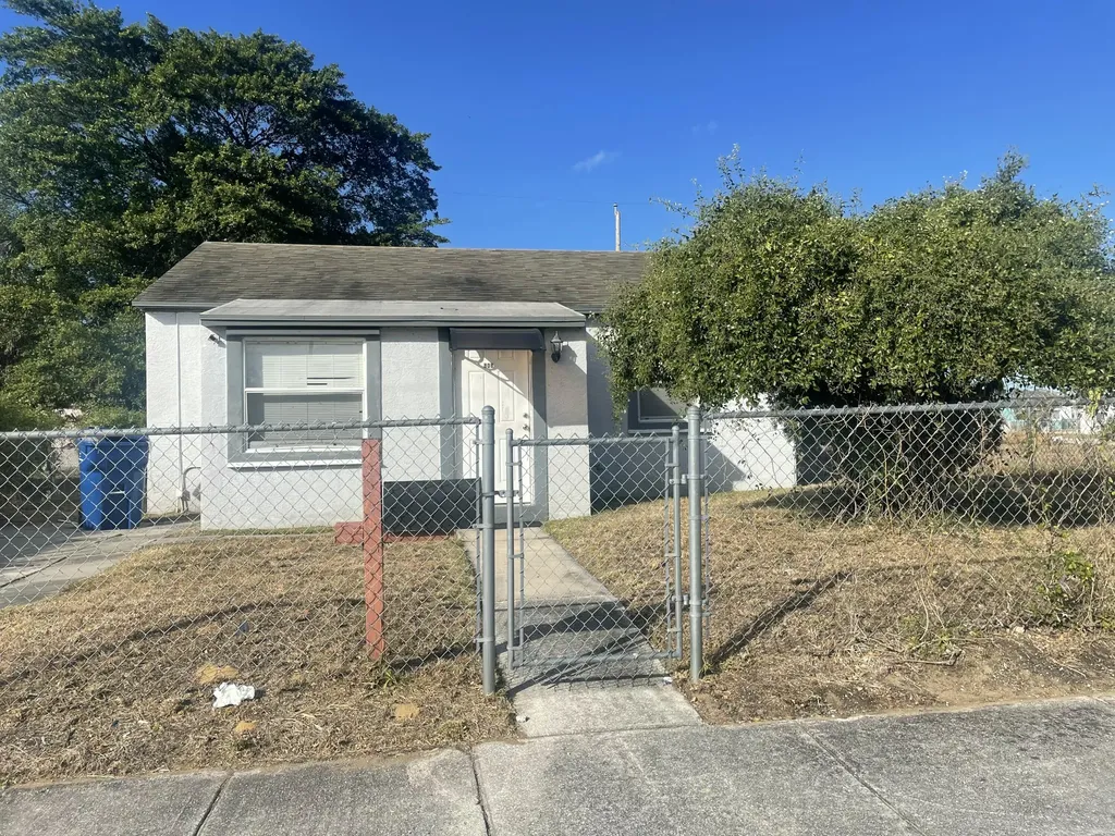 808 W 4th Street Riviera Beach FL 33404