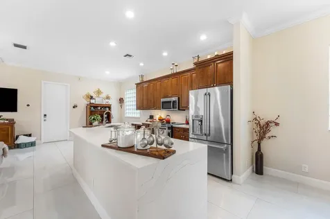 5827 Via De La Plata Circle Delray Beach FL 33484