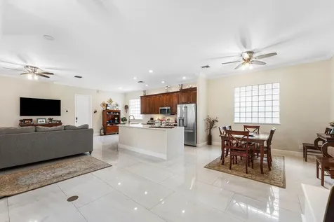 5827 Via De La Plata Circle Delray Beach FL 33484