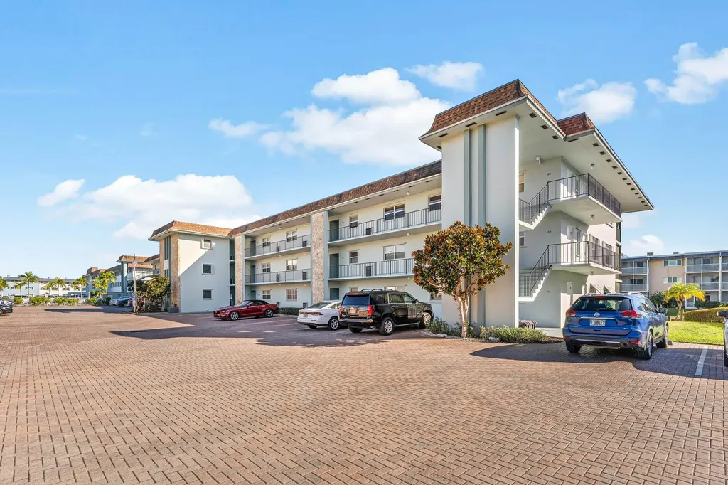 124 Shore Court North Palm Beach FL 33408