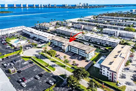 124 Shore Court North Palm Beach FL 33408