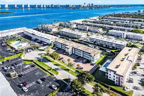 124 Shore Court North Palm Beach FL 33408