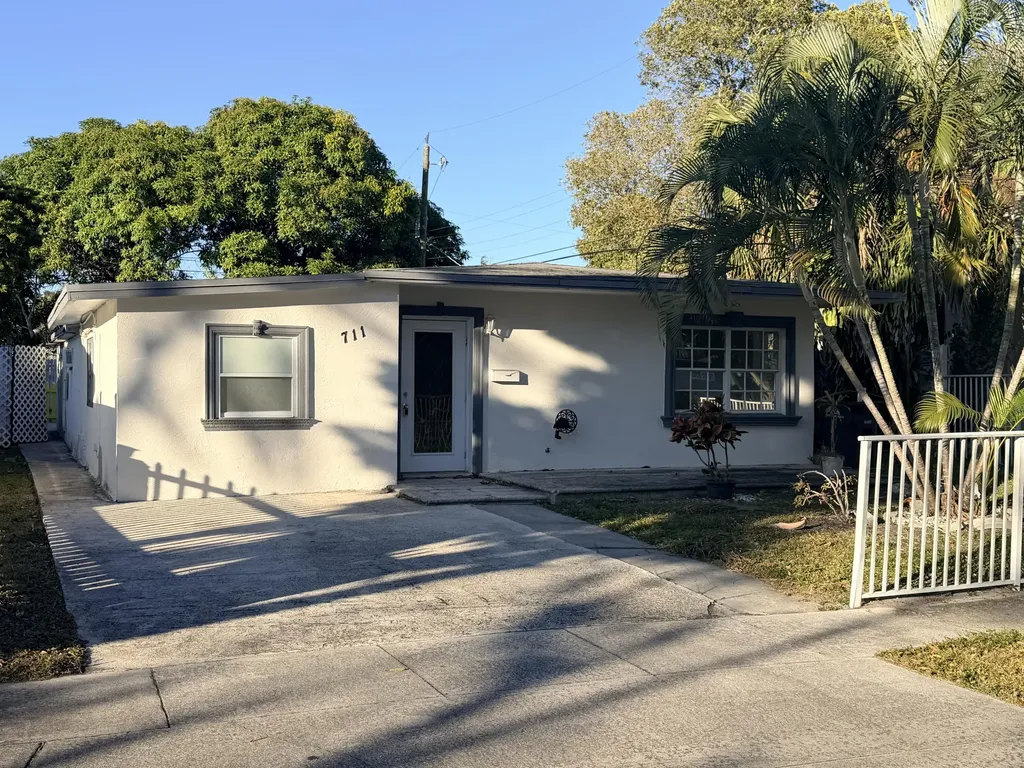 711 Fernwood Drive West Palm Beach FL 33405