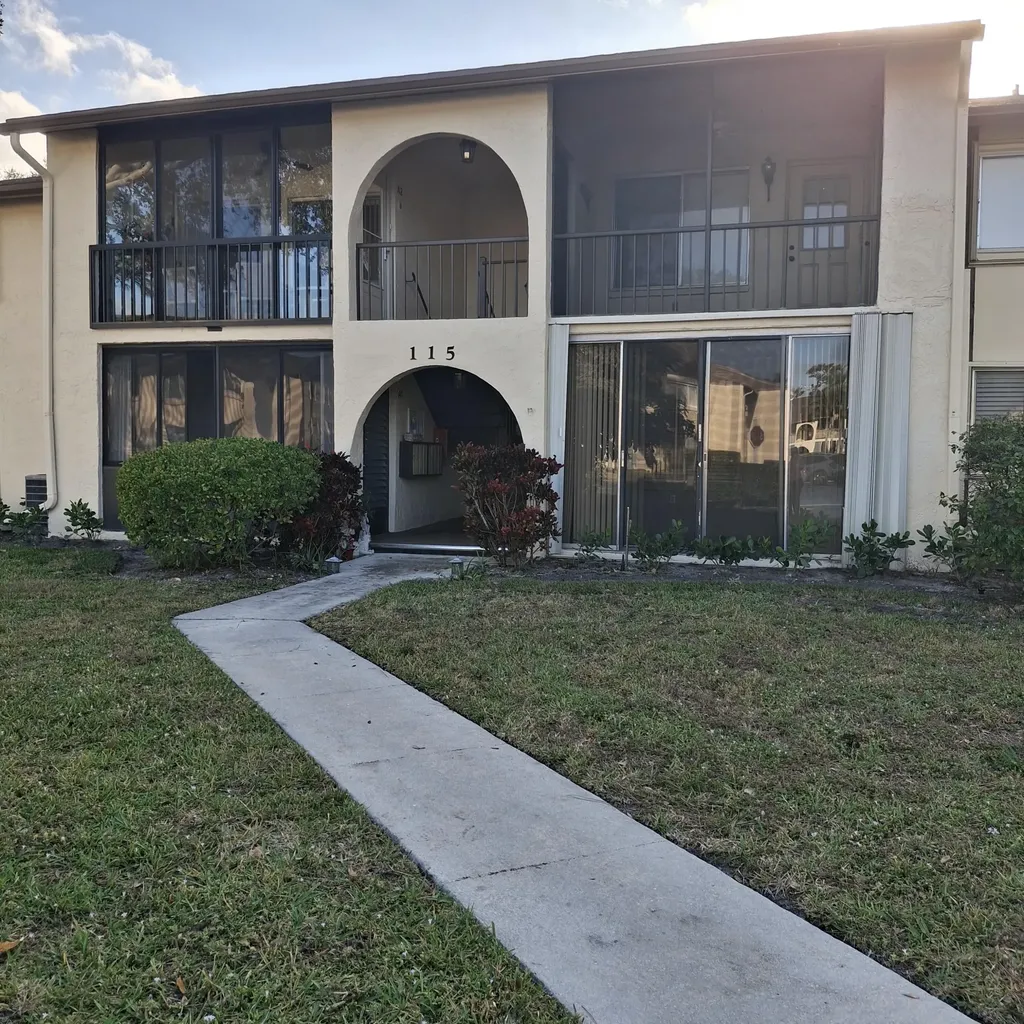 115 Lake Pine Circle Greenacres FL 33463