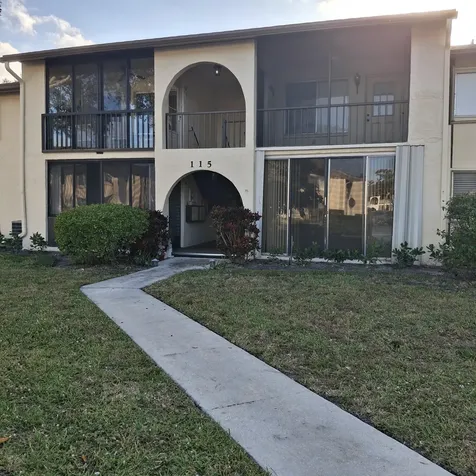 115 Lake Pine Circle Greenacres FL 33463
