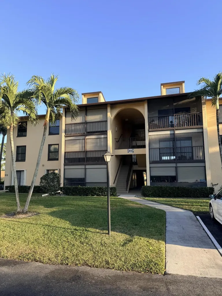 812 Sky Pine Way Greenacres FL 33415