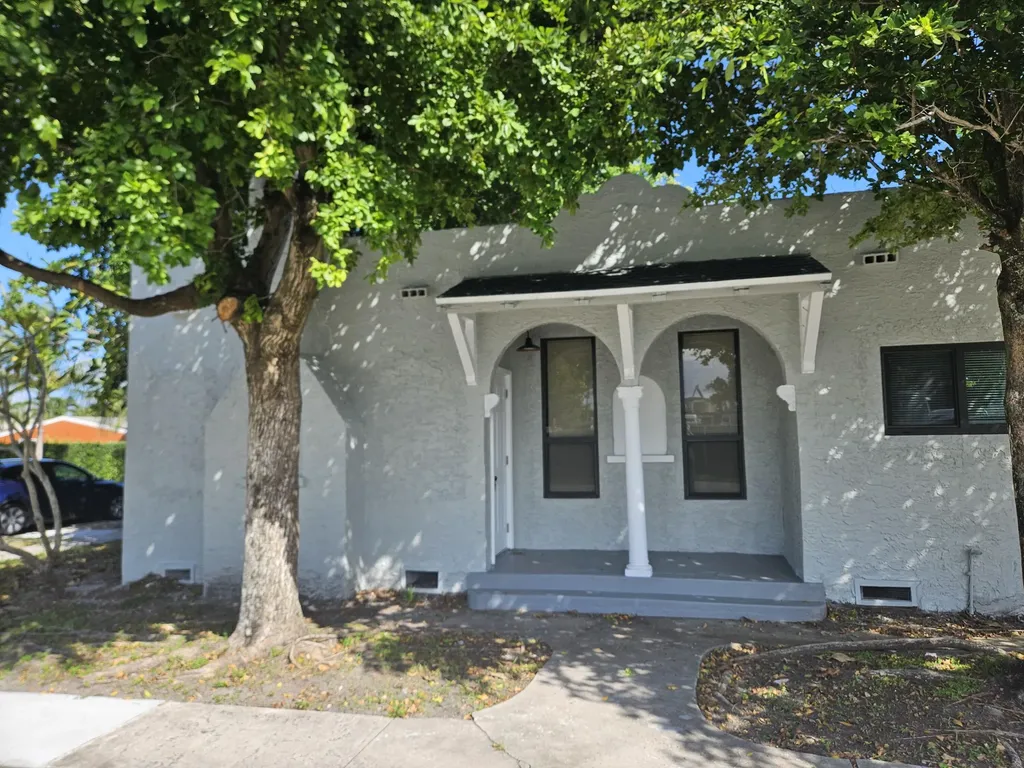 424 Putnam Road West Palm Beach FL 33405