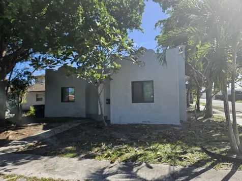 424 Putnam Road West Palm Beach FL 33405