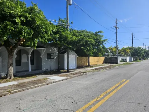 424 Putnam Road West Palm Beach FL 33405