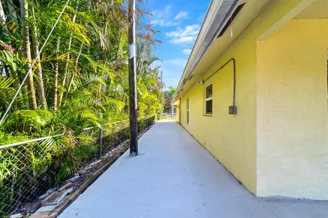 6923 S 1st Street Jupiter FL 33458