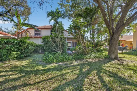 1120 Via Jardin Riviera Beach FL 33418